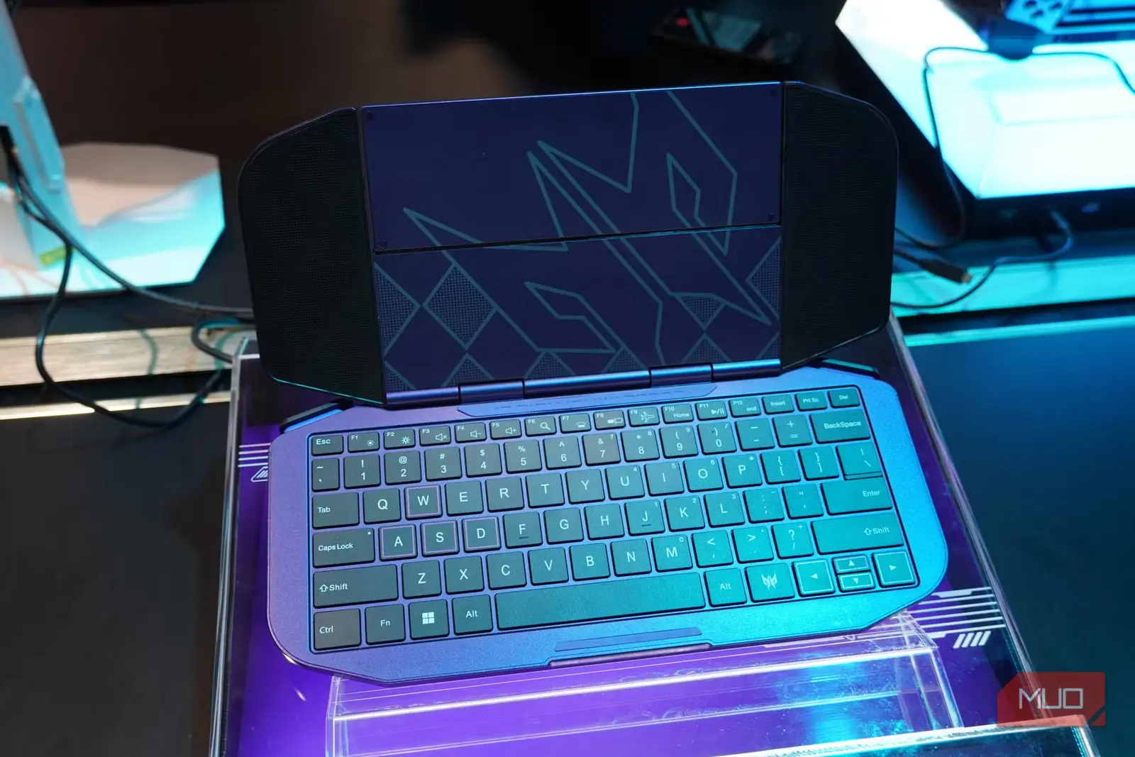 رایانه دستی بازی مفهومی Acer Project DualPlay Mini در نمایشگاه IFA 2026