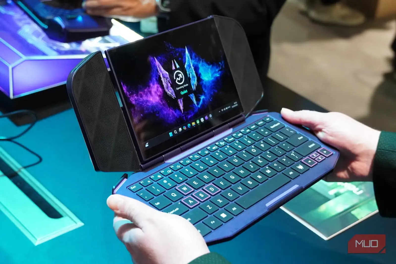 رایانه دستی بازی مفهومی Acer Project DualPlay Mini در نمایشگاه IFA 2026