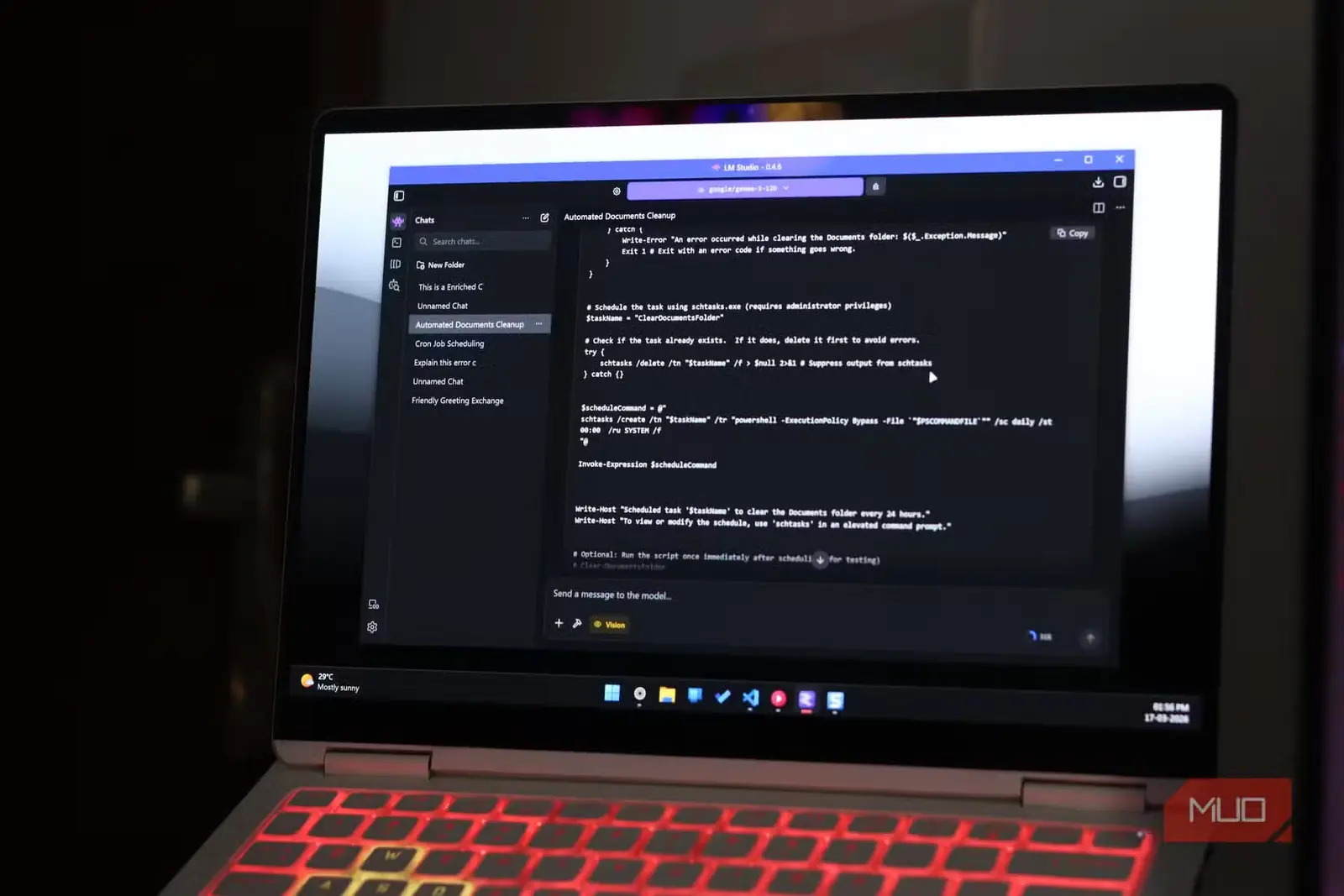 اجرای LM Studio روی لپتاپ مجهز به Windows 11 با پنجره گفتوگوی باز