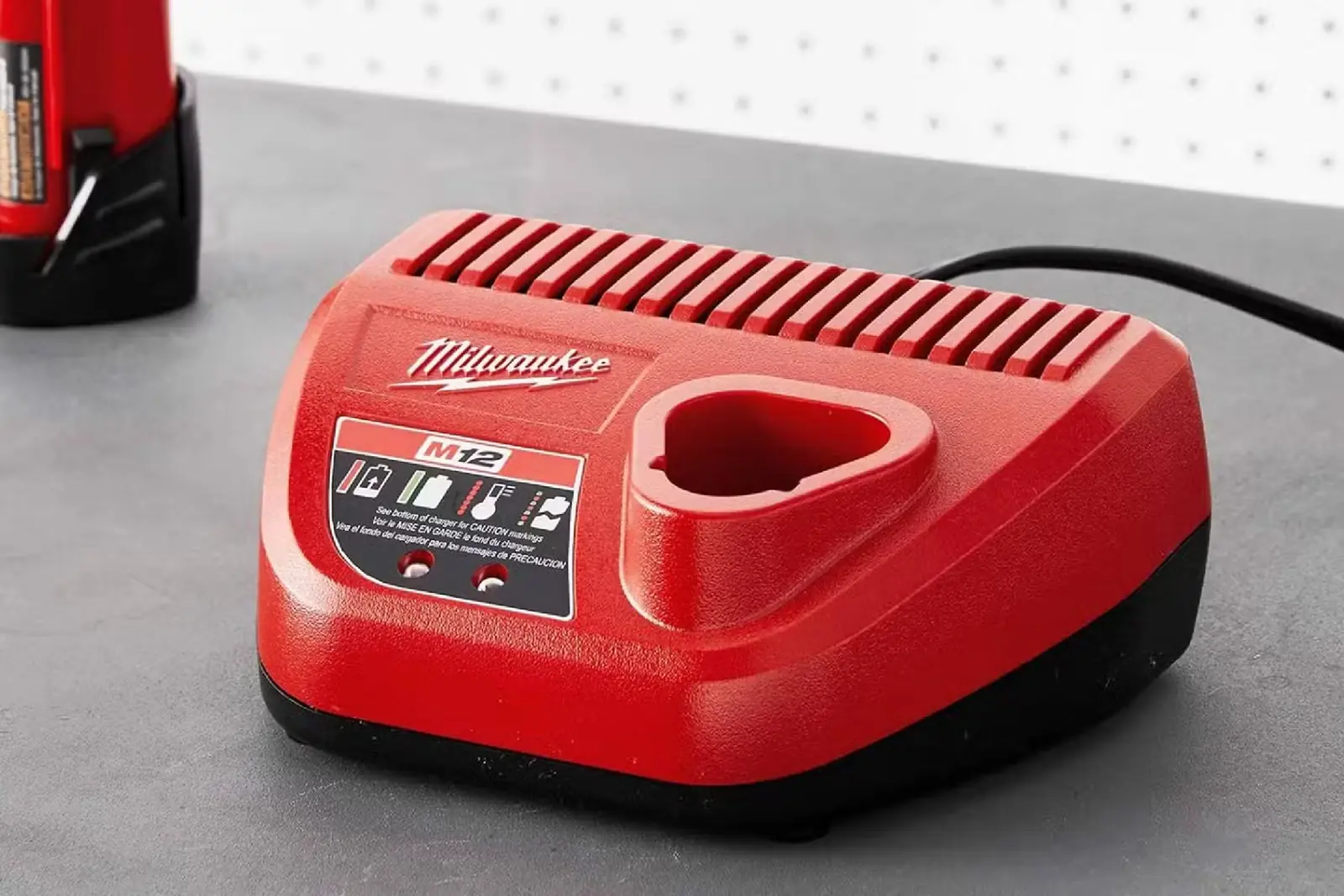 شارژر باتری Milwaukee M12