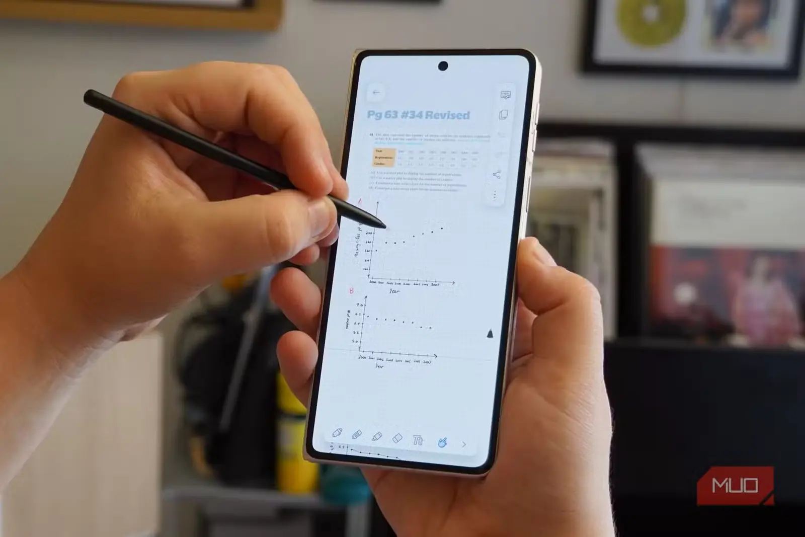 استفاده از قلم لمسی روی نمایشگر Razr Fold
