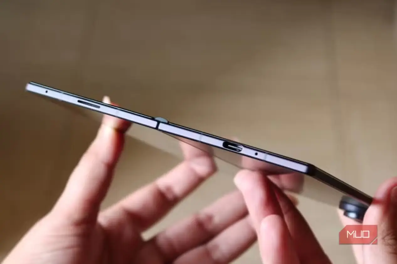 ضخامت Samsung Galaxy Z Fold 8 Ultra در حالت کاملاً باز