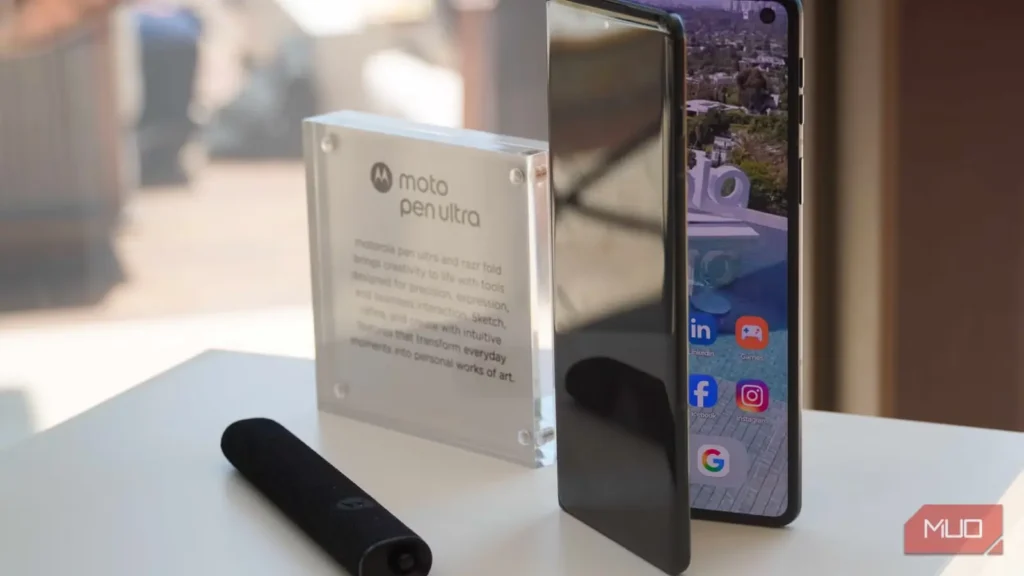 Motorola قلمی ساخته است که Samsung Galaxy Z Fold هرگز نباید آن را از دست می‌داد
