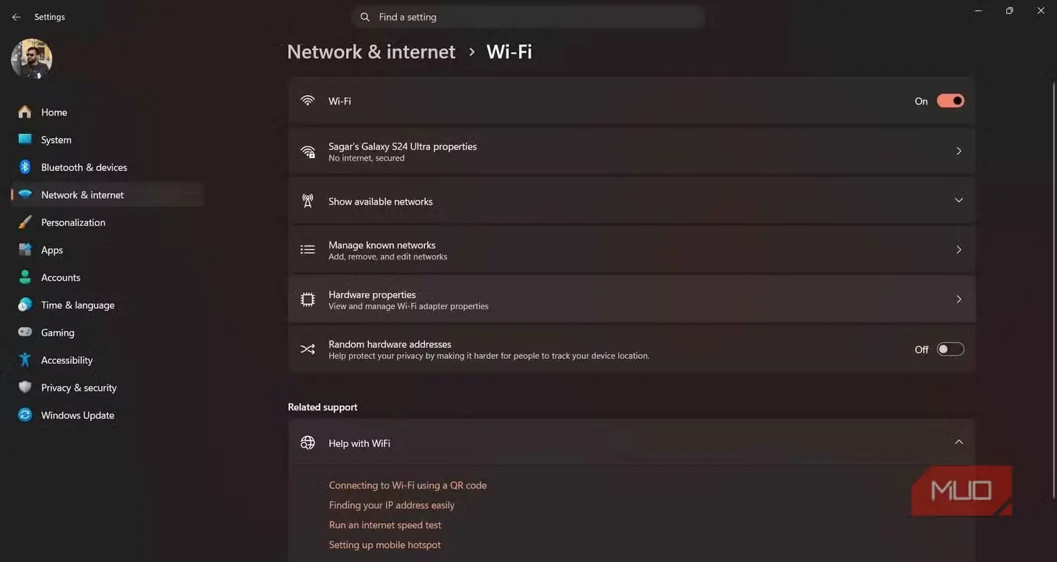 صفحه تنظیمات Wi-Fi در Windows با ویژگیهای شبکه متصل