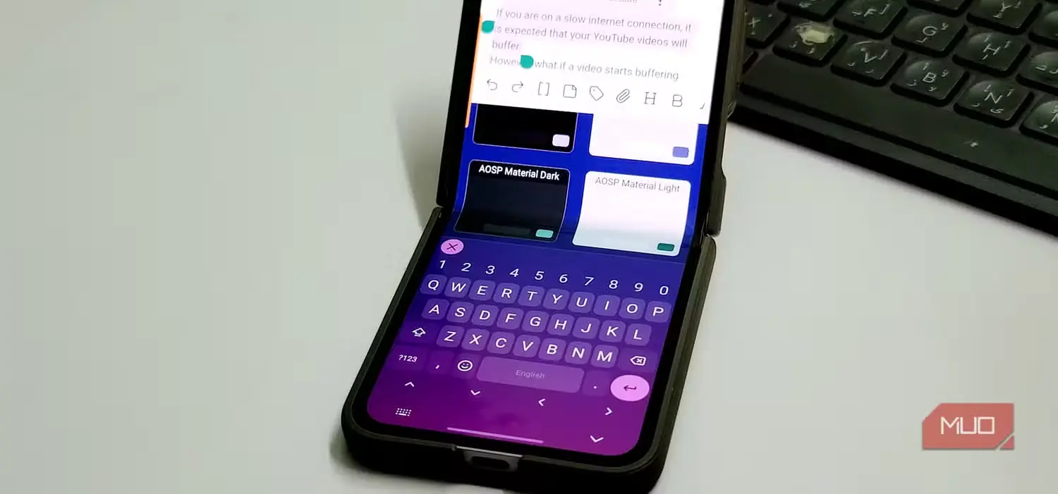 نمای پوستههای FUTO Keyboard روی گوشی Samsung Galaxy Z Flip 6-1