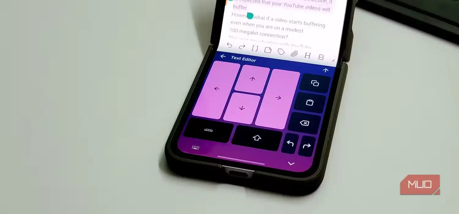 چیدمان ویرایشگر متن FUTO Keyboard روی گوشی Samsung Galaxy Z Flip 6-1