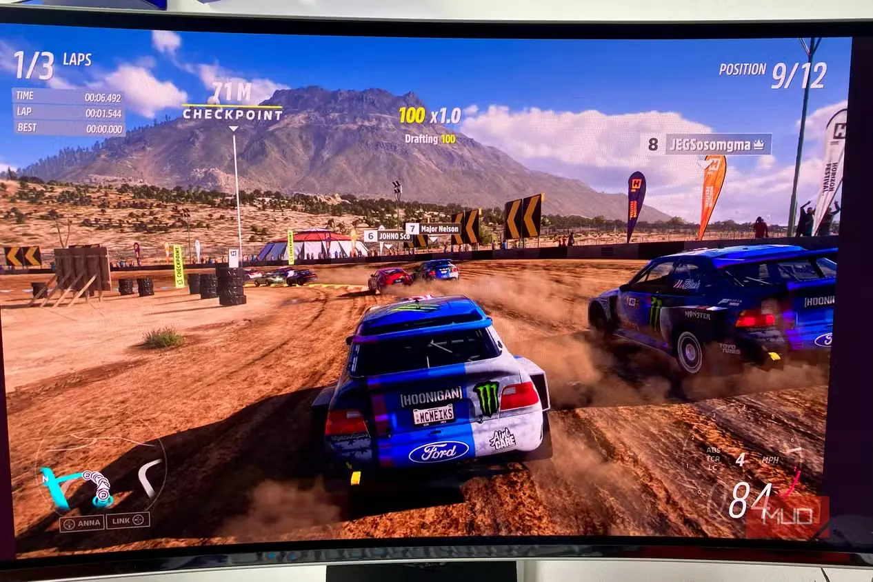 بازی Forza Horizon 5 روی نمایشگر گیمینگ Samsung Odyssey OLED G9