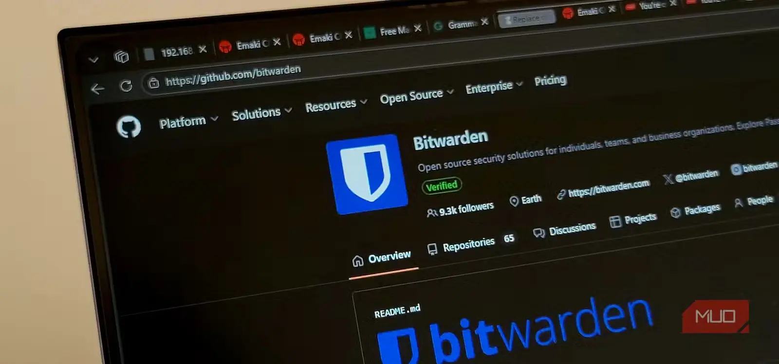 صفحه GitHub مربوط به Bitwarden در مرورگر Edge