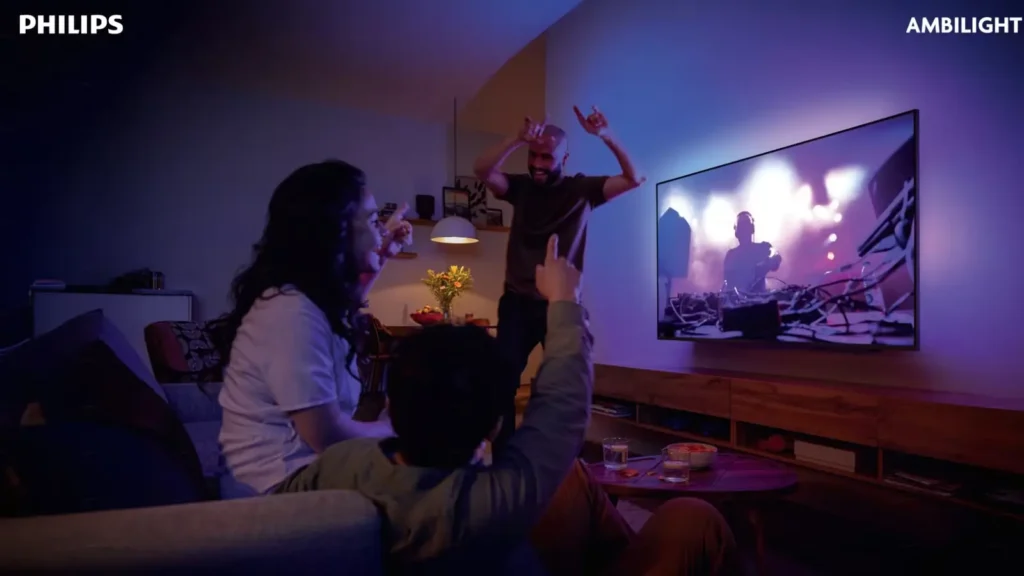 تلویزیون Philips Ambilight TV QLED Series که اتاق را به بخشی از تجربه تماشا تبدیل می‌کند