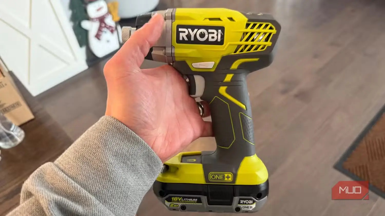 نمای سمت چپ دریل ضربهای Ryobi