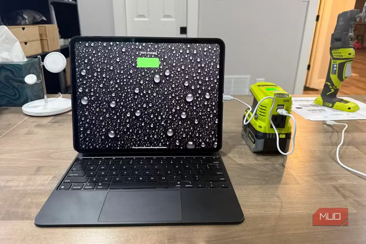 شارژ کردن iPad Pro با منبع برق Ryobi