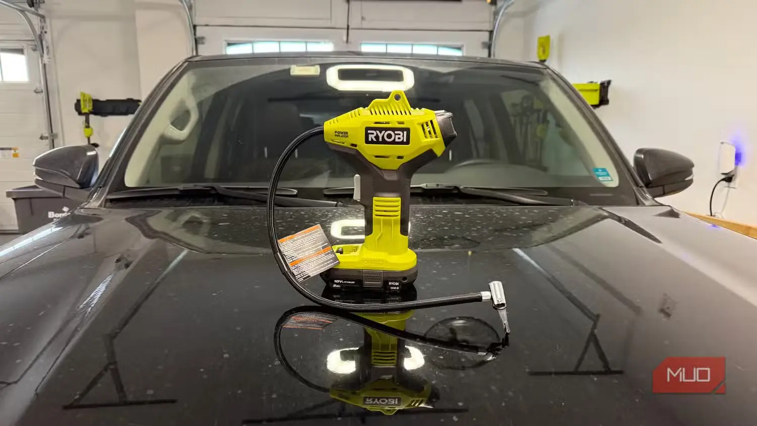ابزار بادکننده لاستیک Ryobi روی خودروی 4Runner