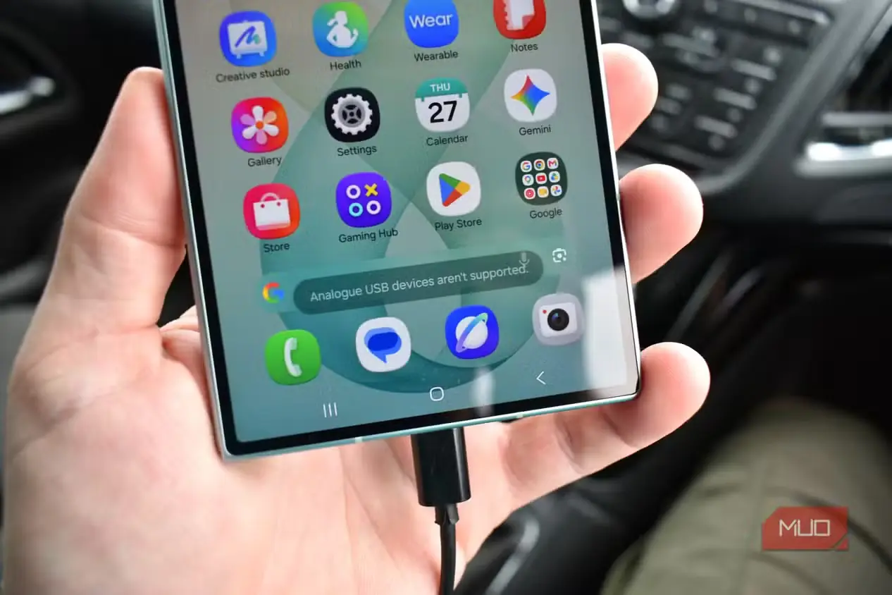 نمایش پیام دستگاه‌های USB آنالوگ روی Samsung Galaxy Z Fold 8