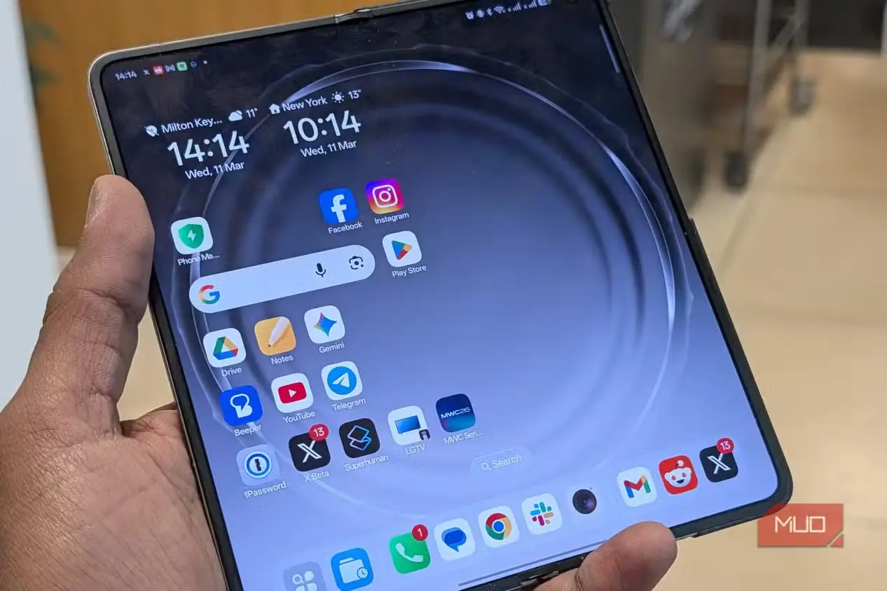 خط تا و نمایشگر اصلی Oppo Find N6
