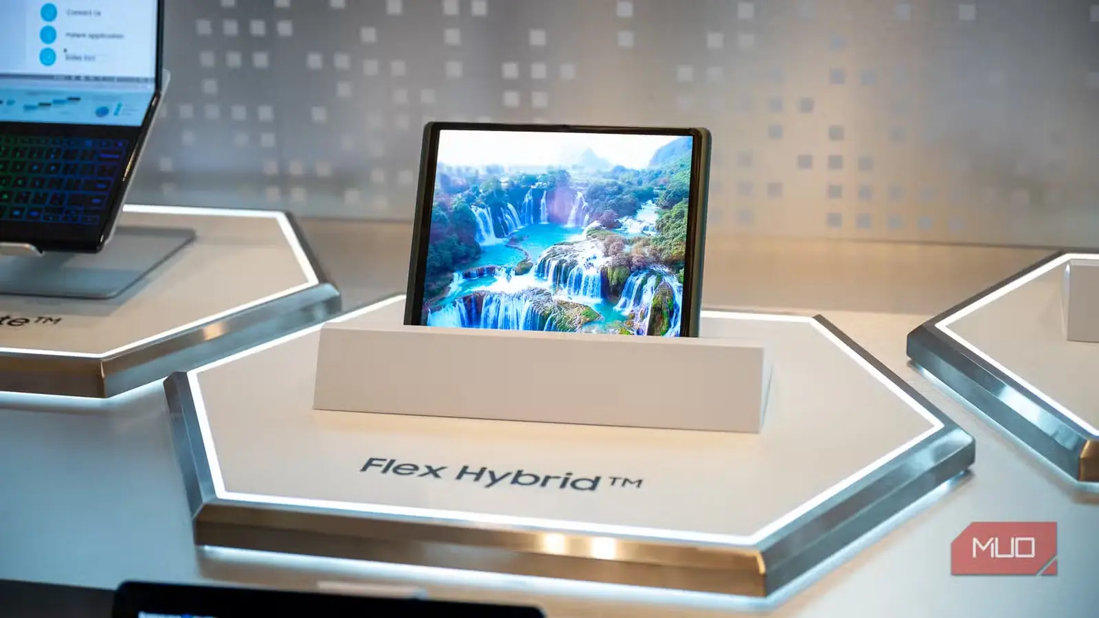 دستگاه نمونه و نمایشگر Samsung Display Flex Note در نمایشگاه CES 2023