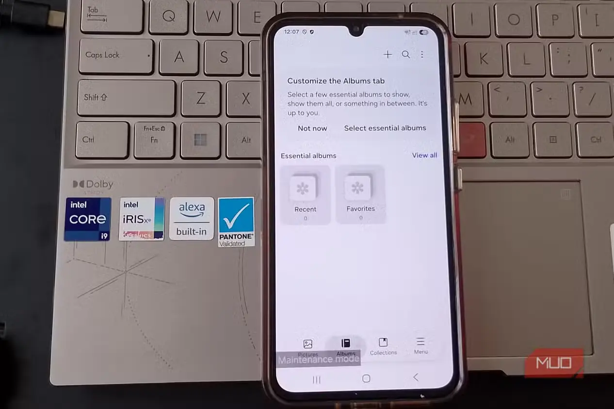 زبانه آلبومها در Samsung Gallery هنگام حالت تعمیر و نگهداری، با صفر مورد اخیر و برگزیده