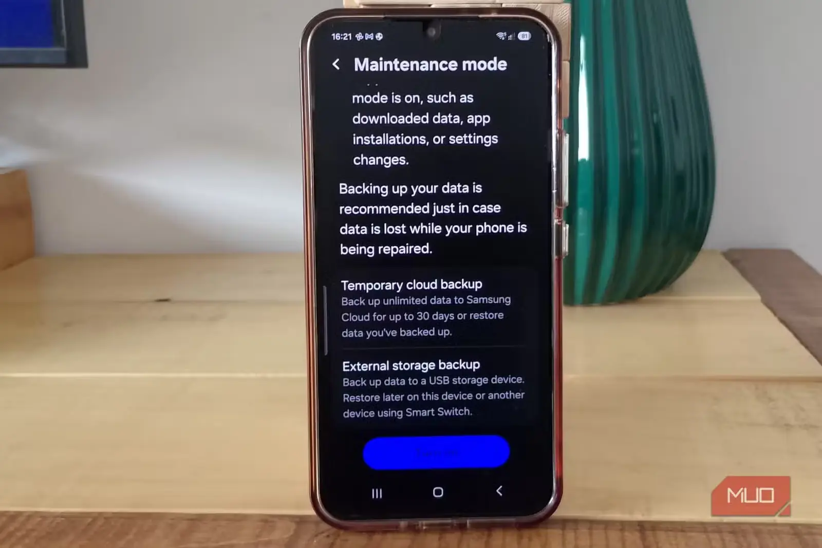 صفحه حالت تعمیر و نگهداری Samsung با گزینههای پشتیبانگیری موقت ابری و پشتیبانگیری در حافظه خارجی