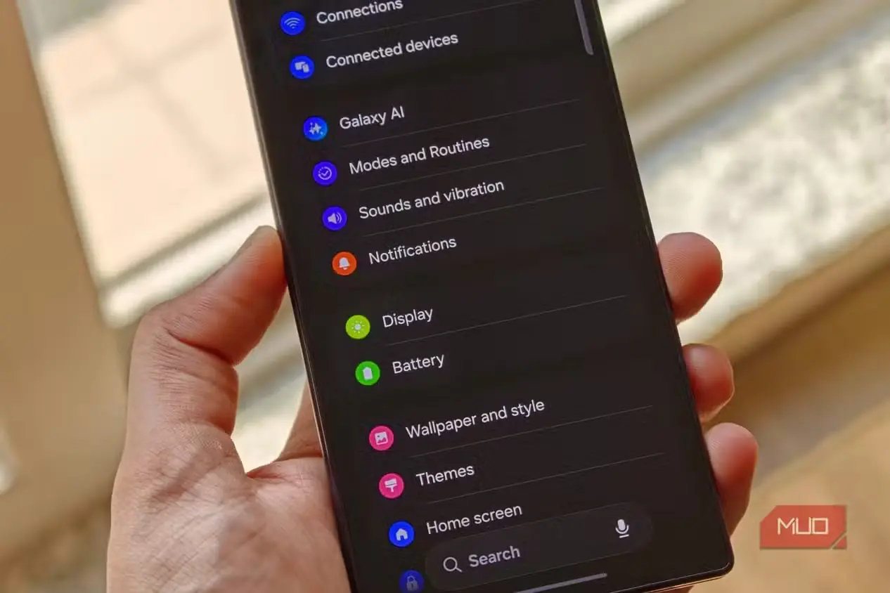 برنامه تنظیمات بازشده در Samsung Galaxy Z Fold 8 Ultra