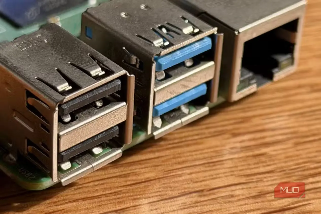 درگاههای USB روی رایانهٔ Raspberry Pi 4