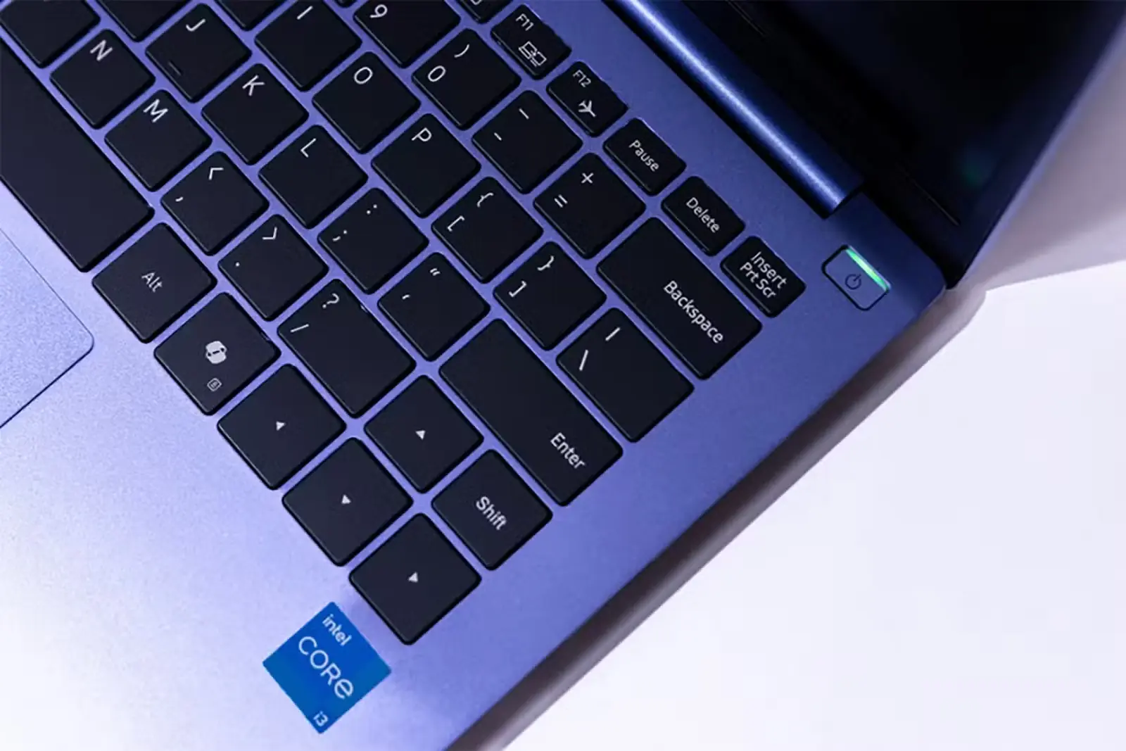 نمای نزدیک لپتاپ Sony VAIO با پردازنده Intel