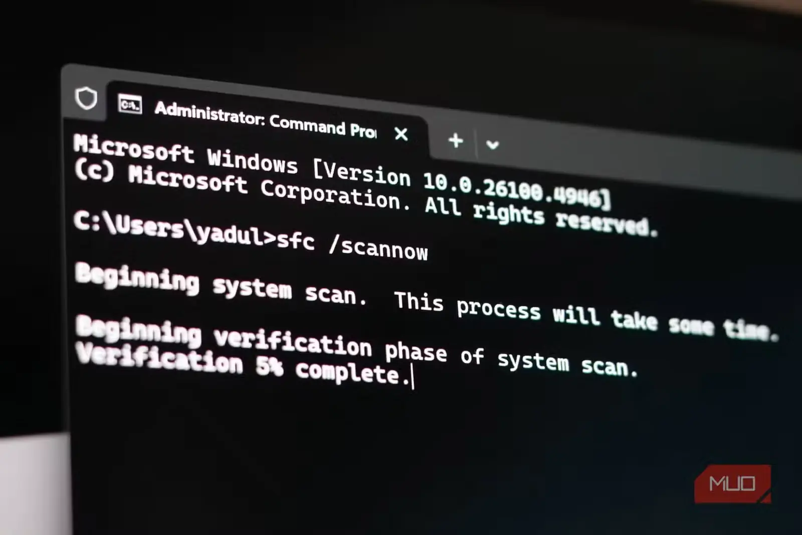 نمای نزدیک از ترمینال Windows هنگام اجرای فرمان SFC