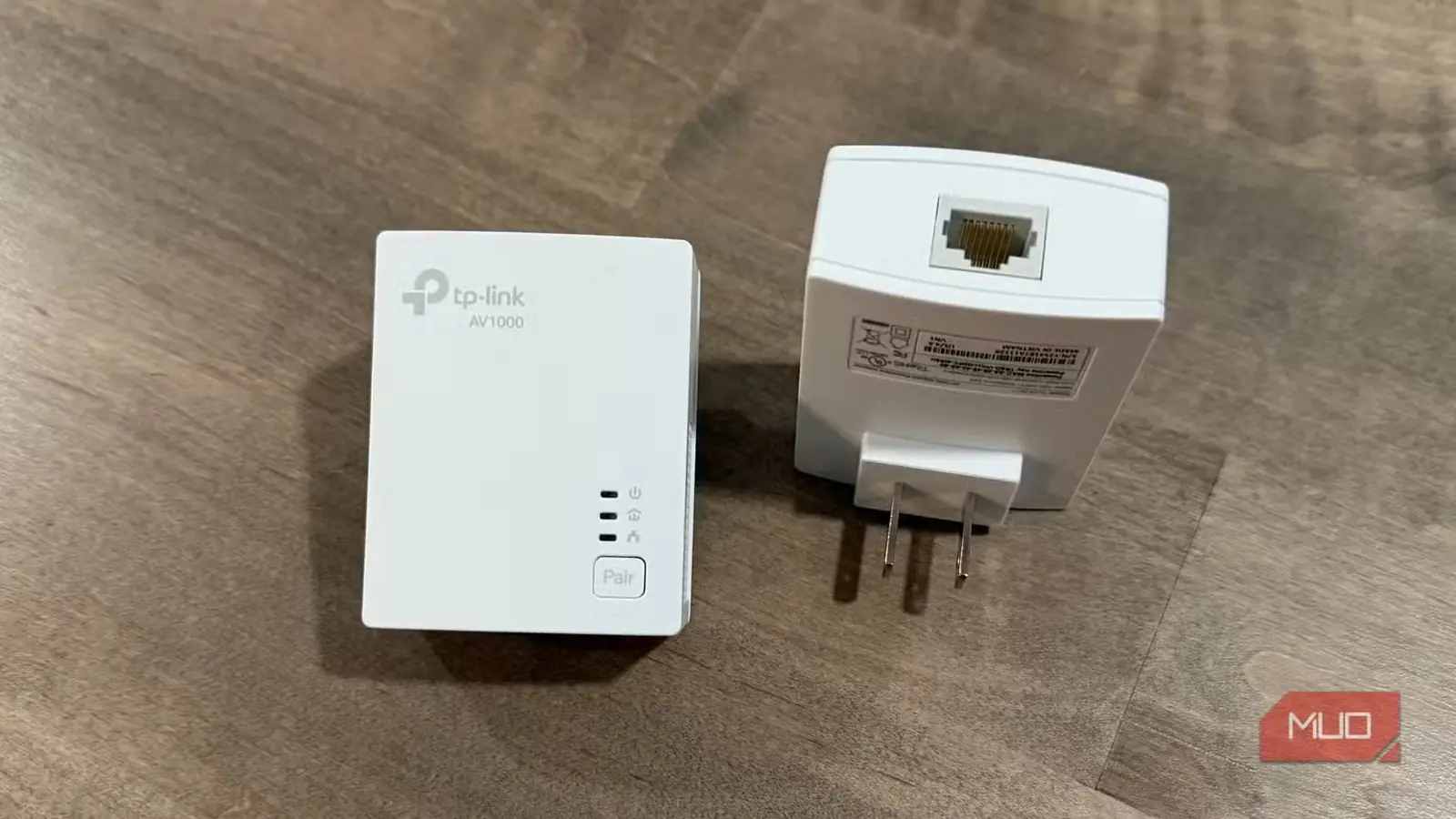 نمای زیرین آداپتور پاورلاین TP-Link