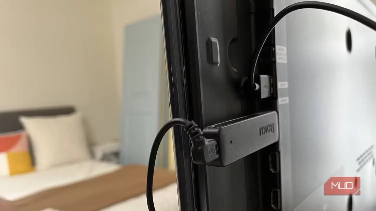 نمای چهارم درگاه USB تلویزیون