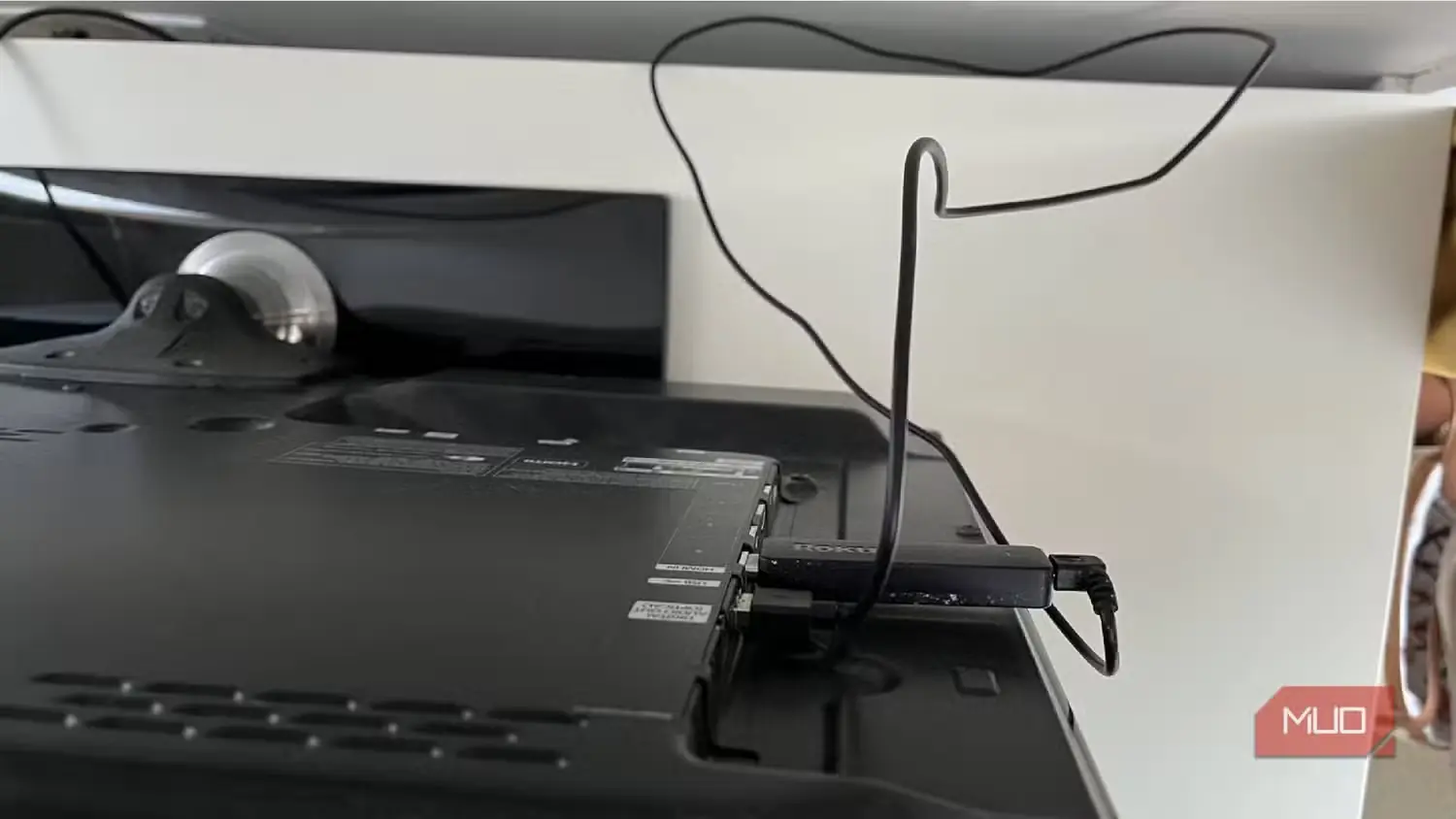 پنل پشتی تلویزیون با چند درگاه USB