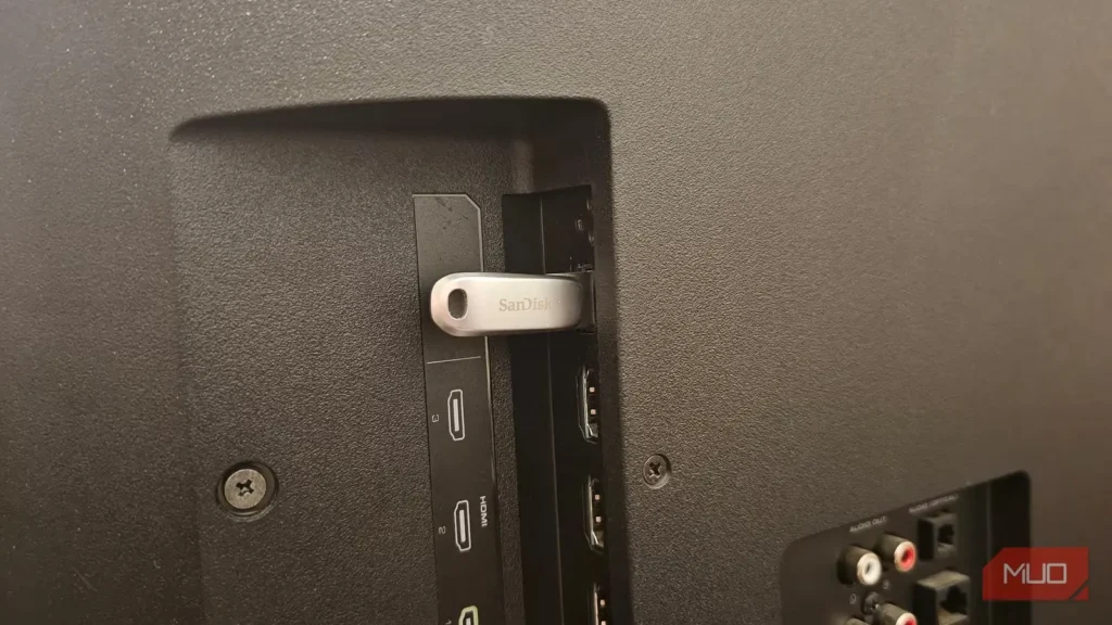 ۵ روش استفادهٔ من از درگاه USB تلویزیون هوشمند