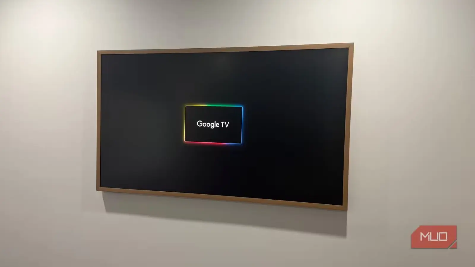 نمایش نشان Google TV روی تلویزیون Hisense Canvas TV
