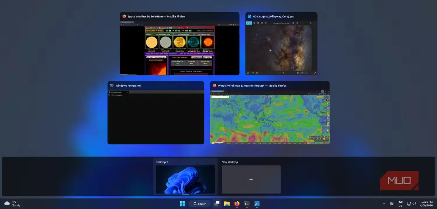 نمای وظایف Windows 11 با پنجرههای باز و میزکارهای مجازی