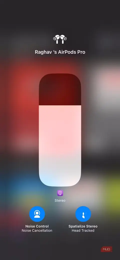 لغزنده تنظیم صدای AirPods در محیط iOS