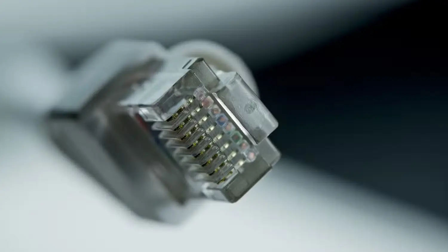 سوکت RJ45 با سیمهای واردشده
