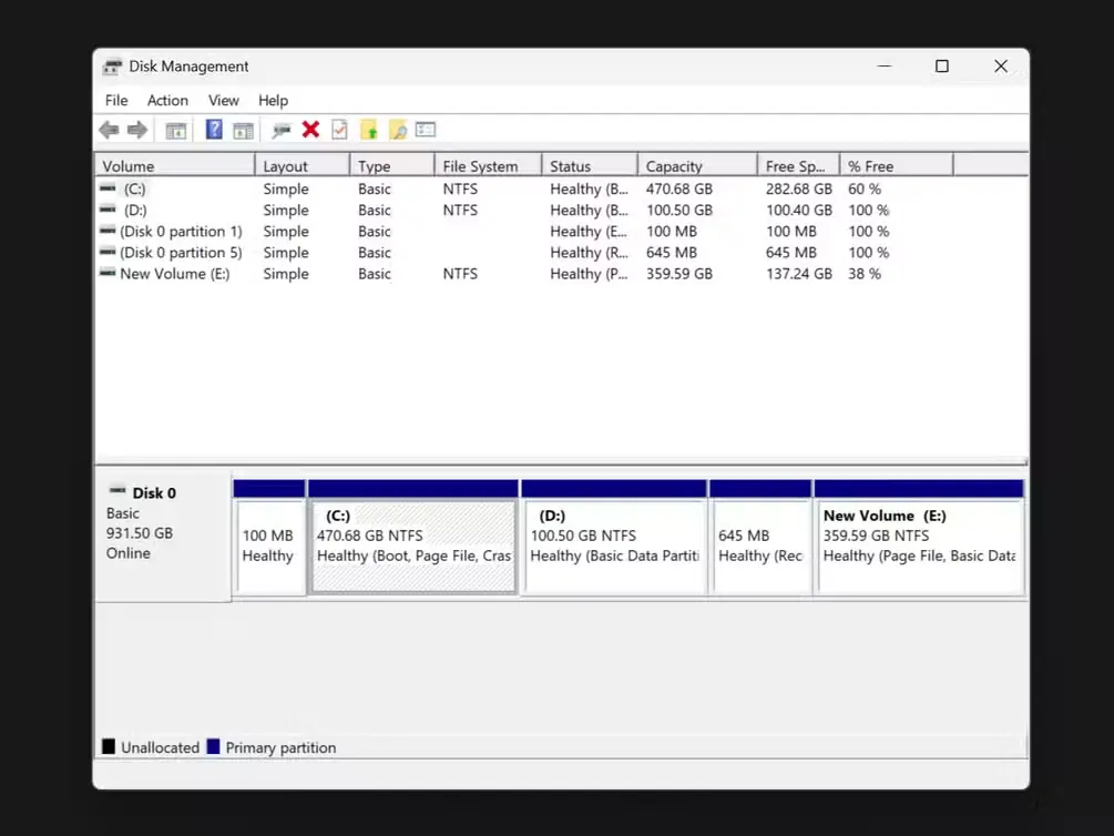 پنجره Disk Management با سه پارتیشن اصلی