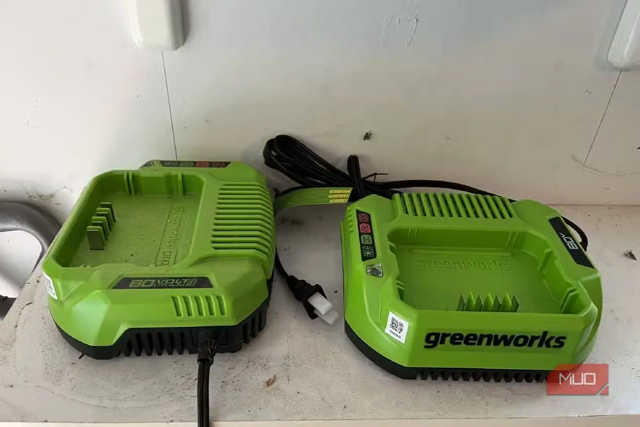 دو دستگاه شارژ برای باتریهای Greenworks 80v