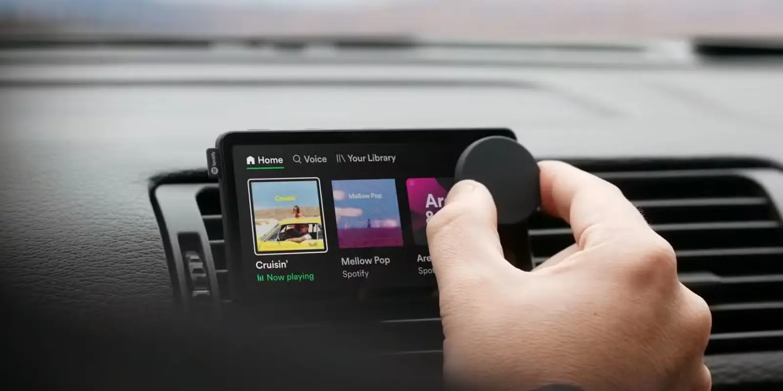 دست کاربر روی پیچ تنظیم Spotify Car Thing