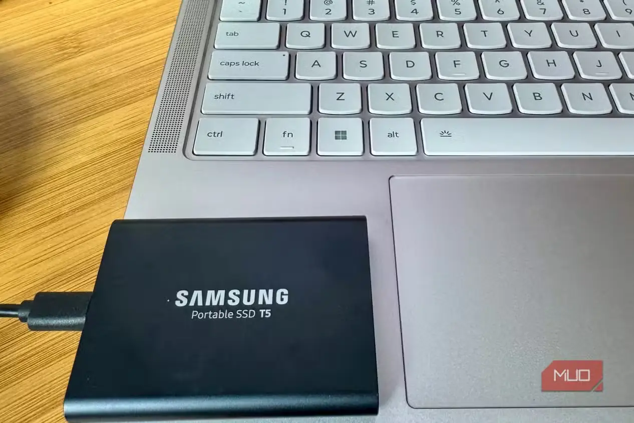 حافظهٔ خارجی Samsung روی لپتاپ