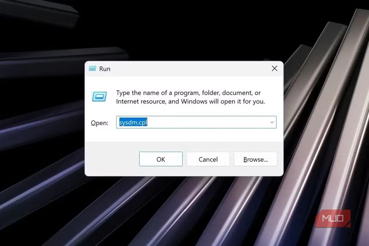 تایپکردن document در پنجرهٔ Run روی لپتاپ Windows 11