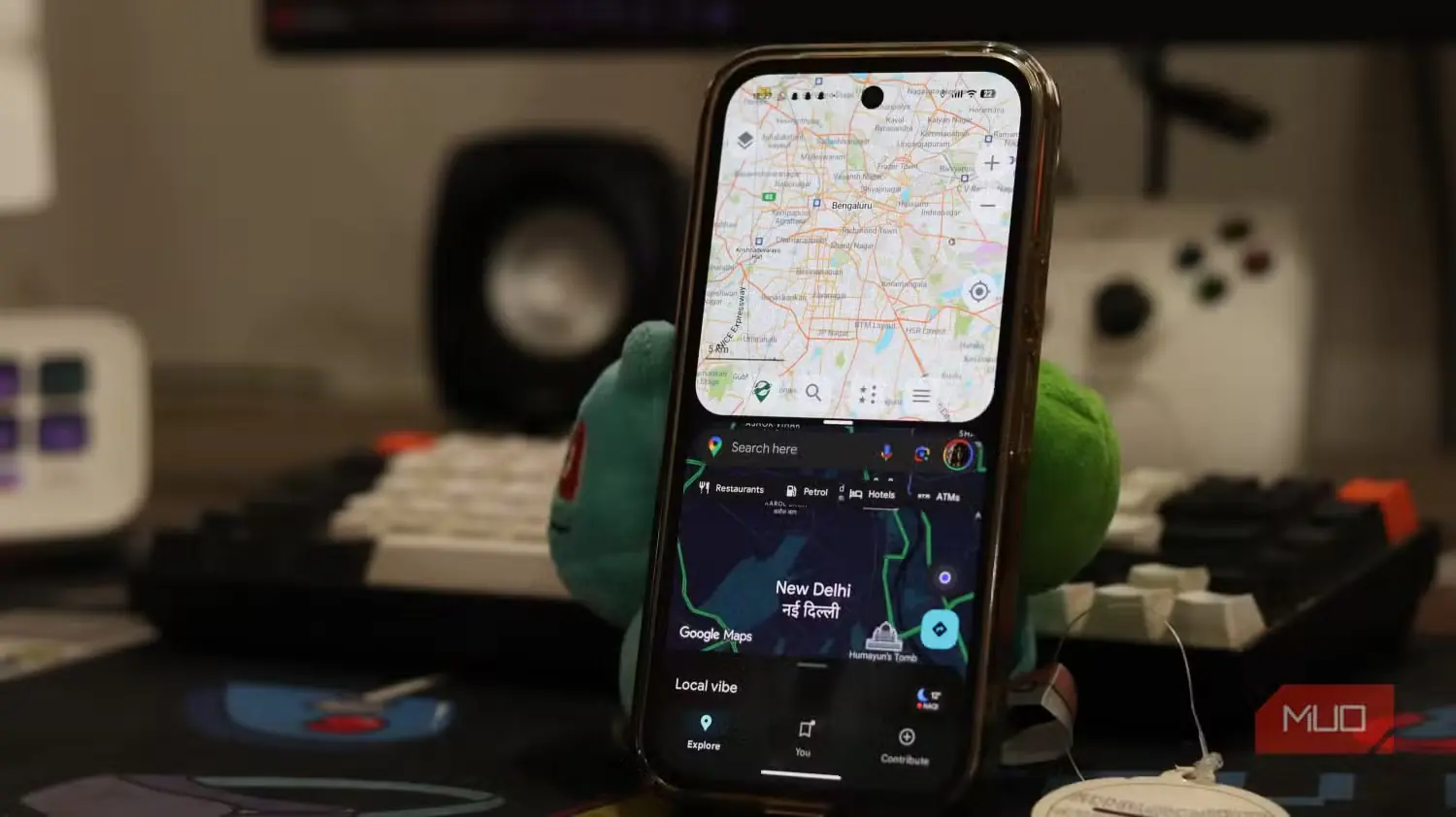 اجرای برنامههای Organic Maps و Google Maps روی گوشی Pixel 9a