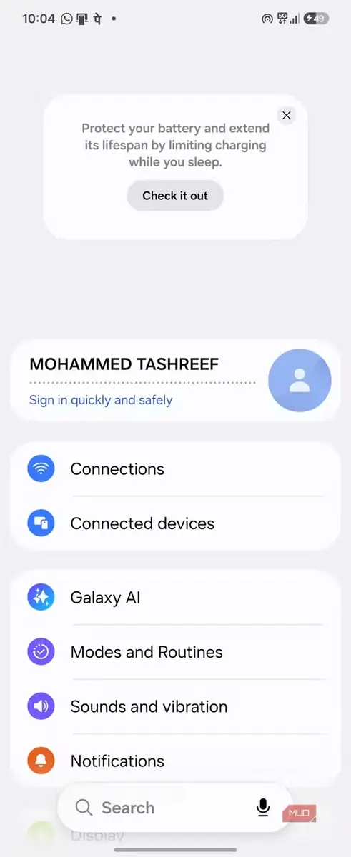 منوی تنظیمات Samsung Galaxy با اعلان محافظت از باتری و گزینههای حساب کاربری