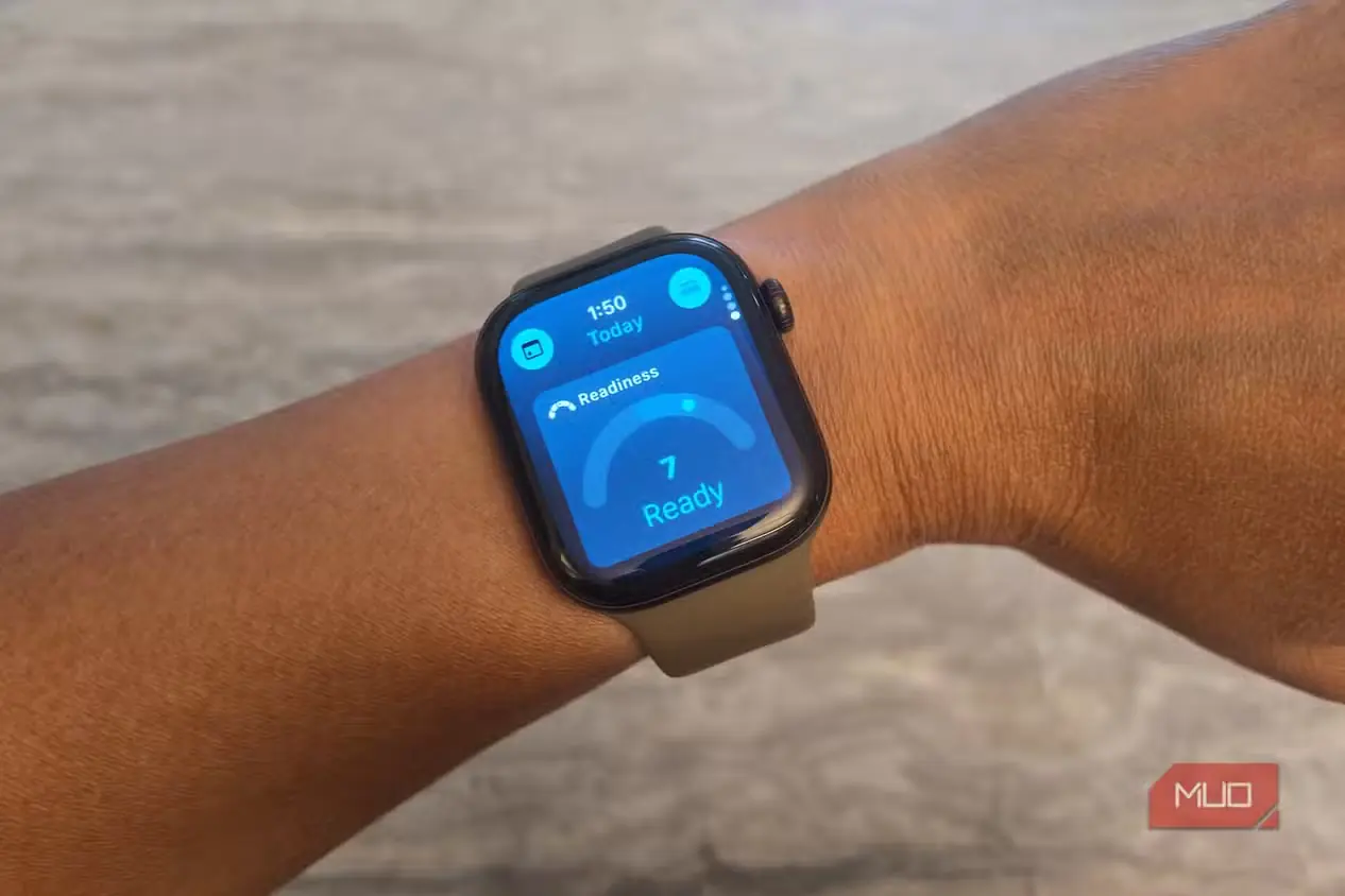 نمای Apple Watch Series 12 روی مچ دست با امتیاز آمادگی