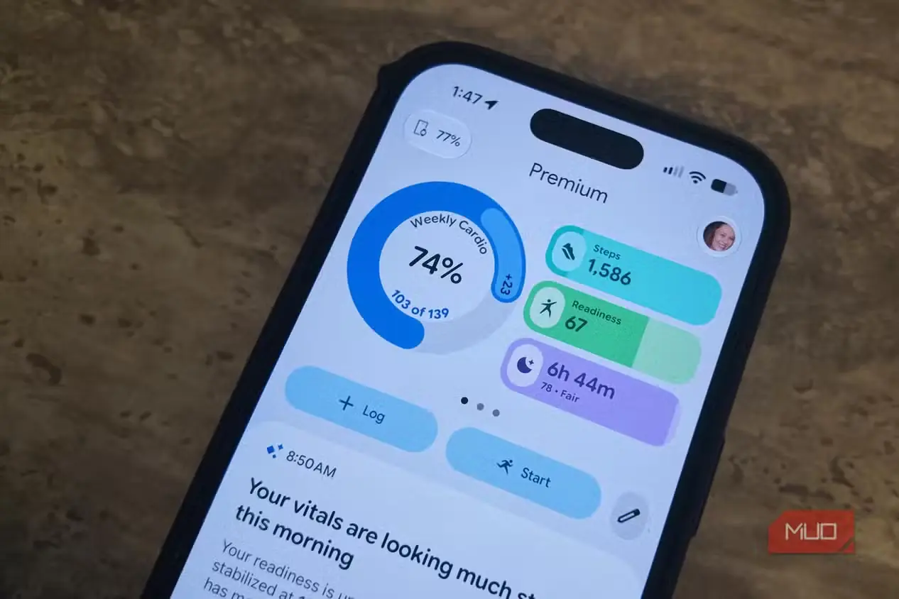 نمای برنامه Google Health با آمار و امتیاز آمادگی در بالای صفحه