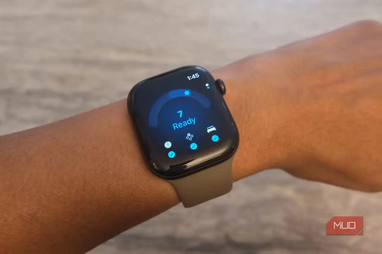 نمای Apple Watch Series 12 روی مچ دست با امتیاز آمادگی