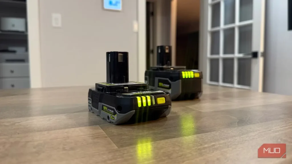 مفهوم واقعی نوارهای نشانگر روی باتری Ryobi