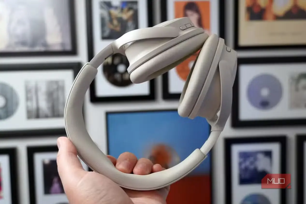 نمای هدفون سفید Bose QuietComfort 2