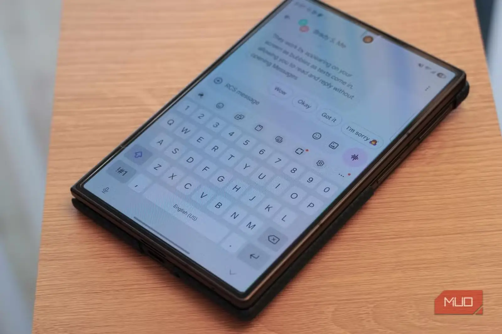 نمای Gboard روی گوشی Galaxy Z Fold 8
