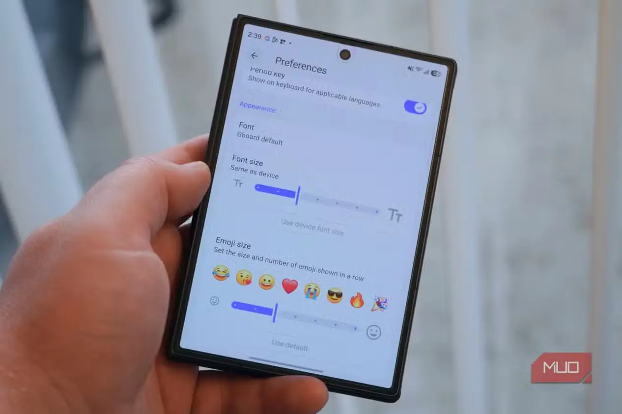 نمای Gboard روی گوشی Galaxy Z Fold 8