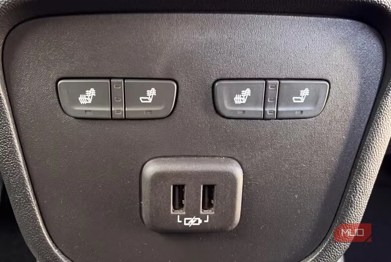 درگاههای USB داخل خودرو