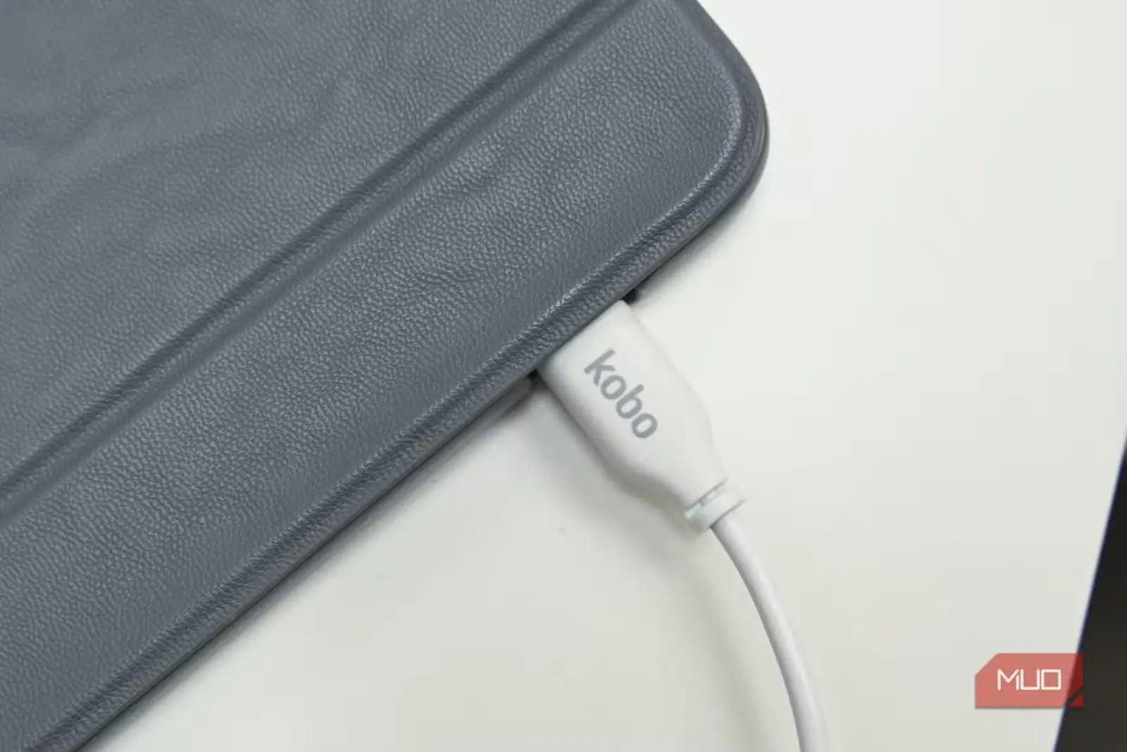 شارژ شدن دستگاه Kobo Libra 2