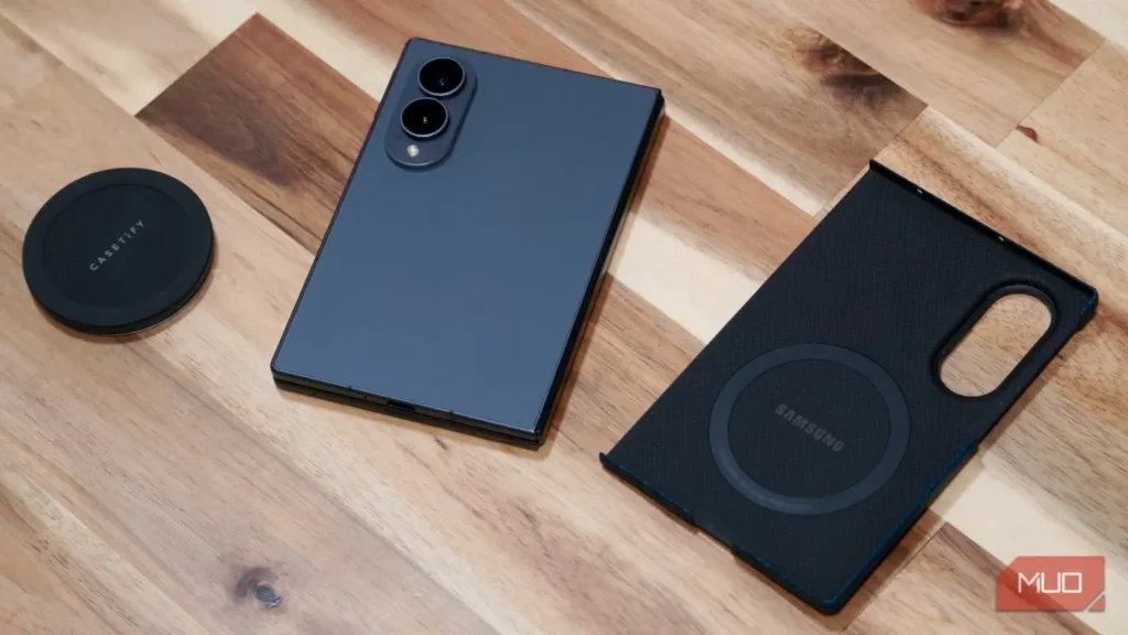 آزمایش Galaxy Z Fold 8 بدون قاب؛ تجربه‌ای که با افزودن آهن‌ربا و پایه کامل شد